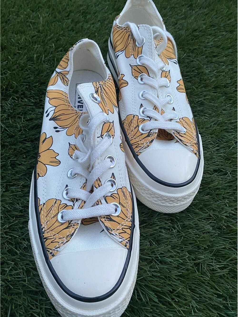 Converse Vintage Floral Chuck 70 Low Top Women's Shoes Size 7,5 Style 568375C